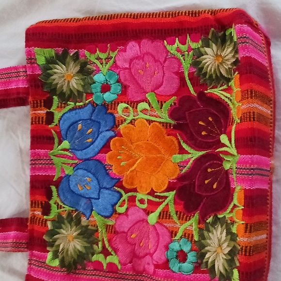 Unbranded Handbags - Embroidered floral red pink orange blue hand bag. BEAUTIFUL colors
